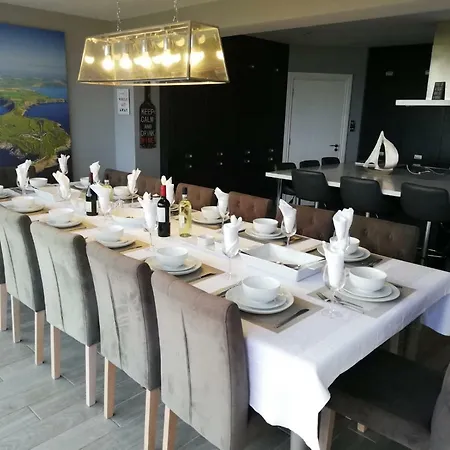 Ocean View,kinsale, Hosted By Exquisite Homes, Sleeps 22 Σπίτι διακοπών *
