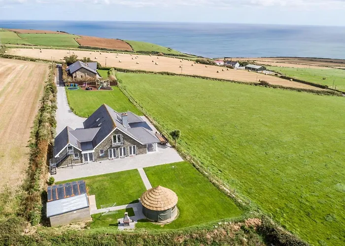 Дом отдыха Ocean View,kinsale, Hosted By Exquisite Homes, Sleeps 22