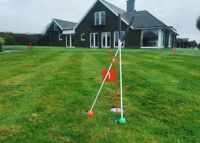 Дом отдыха Ocean View,kinsale, Hosted By Exquisite Homes, Sleeps 22 Кинсэйл